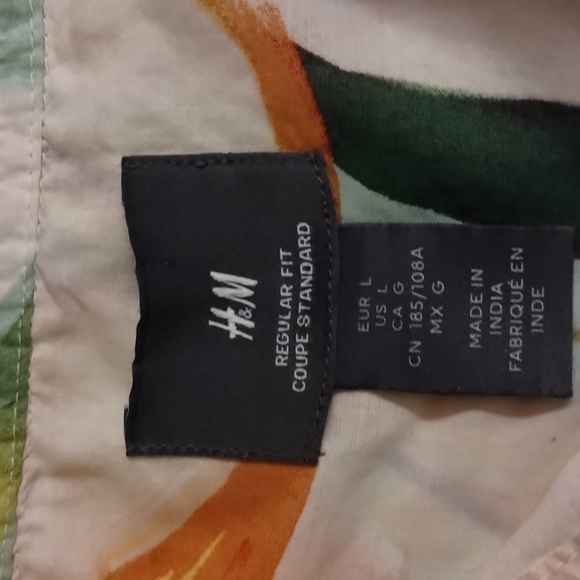 H&M fruit/floral pattern button down - Picture 2 of 3